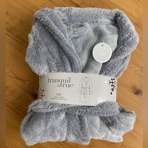 Tranquil and tru Robe NWT, size small-medium, gray